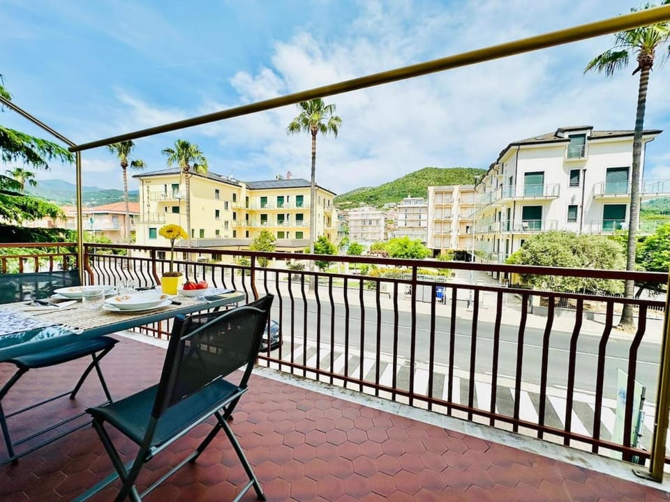 DIMORA Concept-Da Beffy-Beautiful Terrace and Free parking Apartment in Pietra Ligure