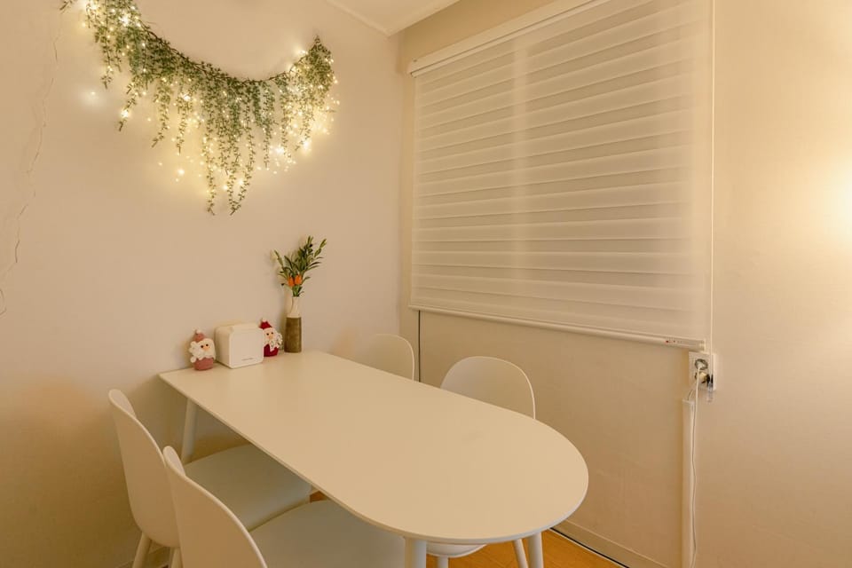 Seating area, Dining area