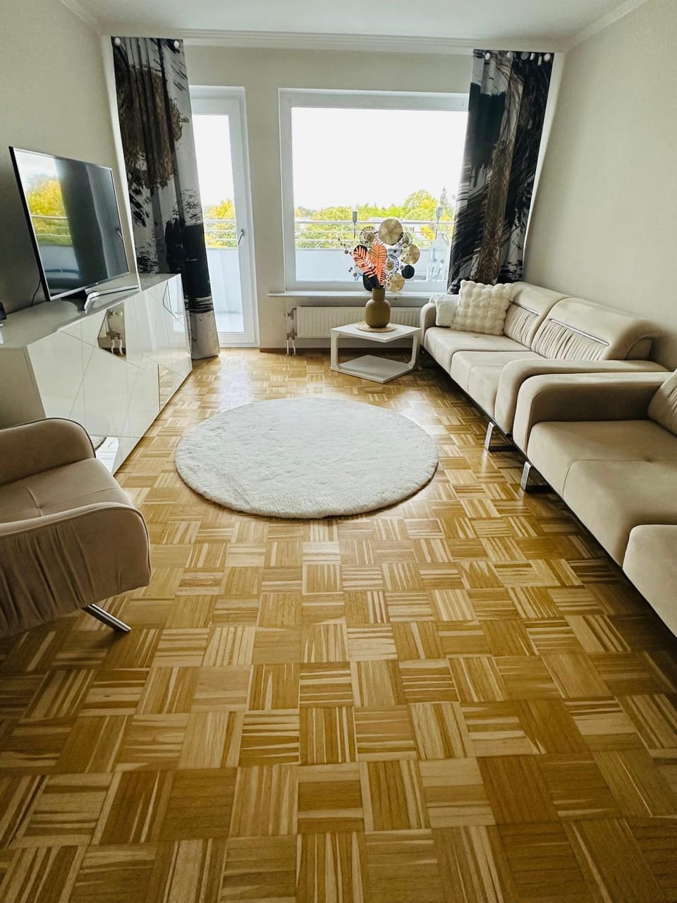 TV and multimedia, Living room, Seating area