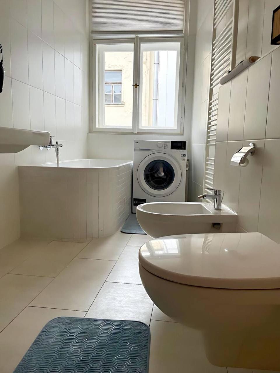 Toilet, Bathroom, Bath, towels, washing machine