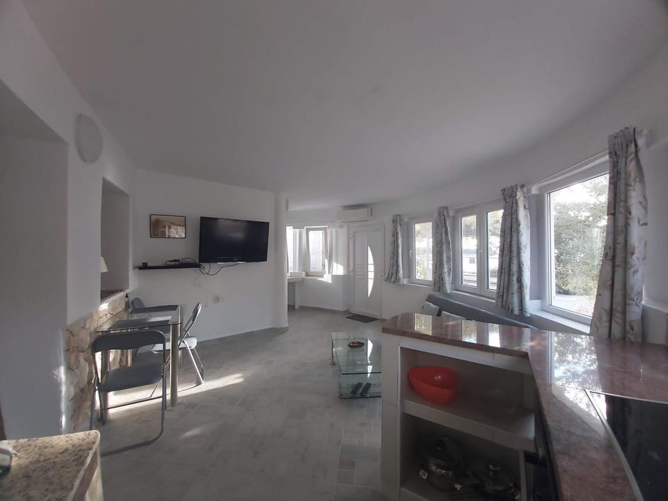 TV and multimedia, View (from property/room), Kitchen or kitchenette, Living room, Seating area, Dining area, Garden view, Sea view