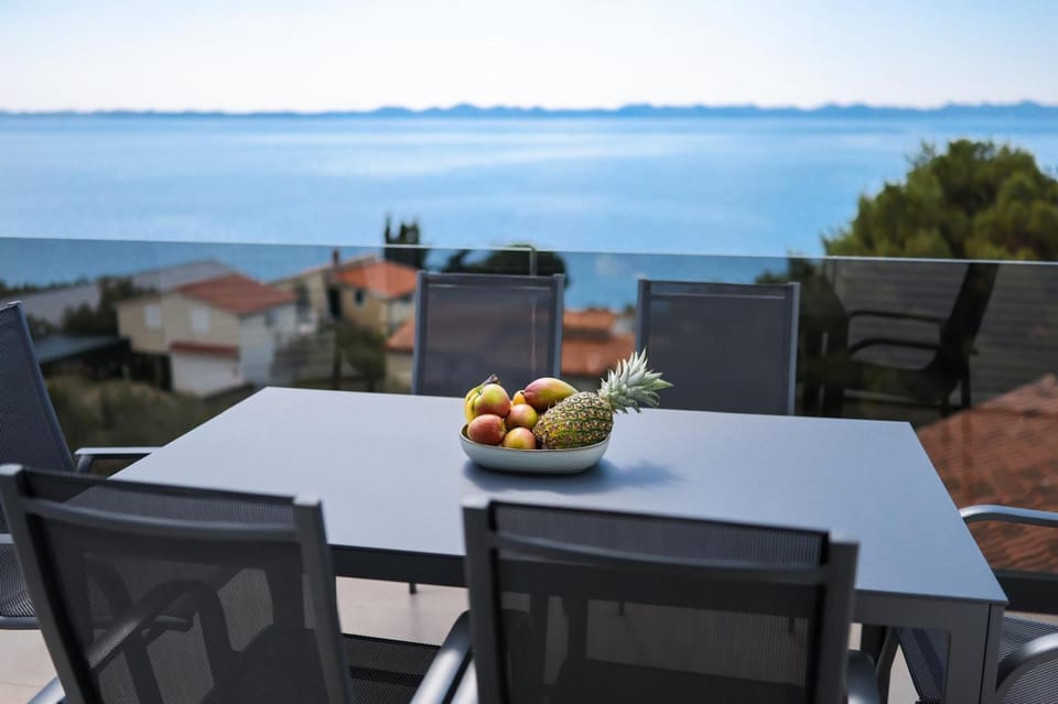 View (from property/room), Balcony/Terrace, Food and drinks, Sea view