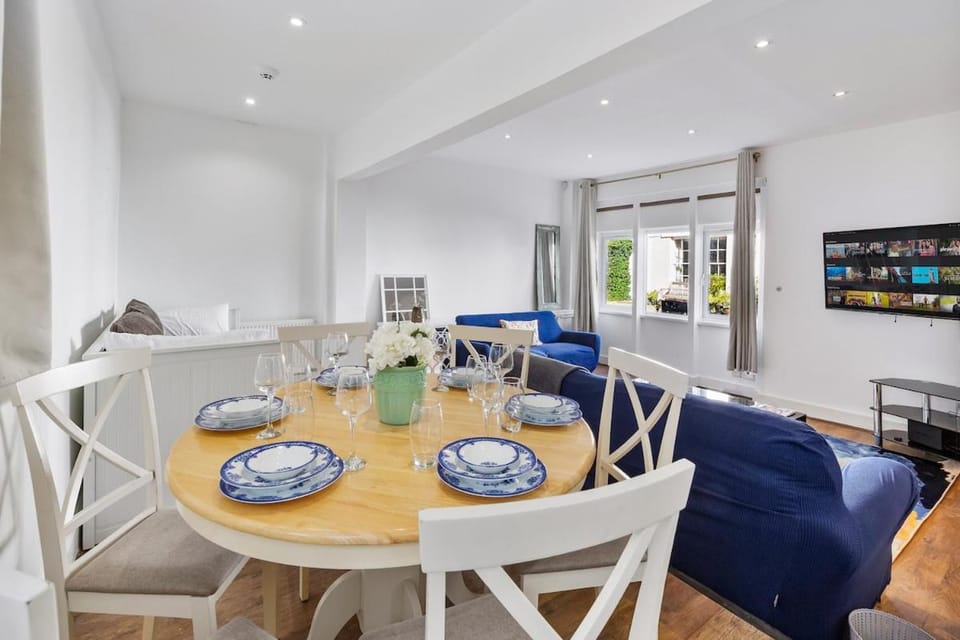 Modern Spacious 2 Bedroom House in Central London House in City of Westminster