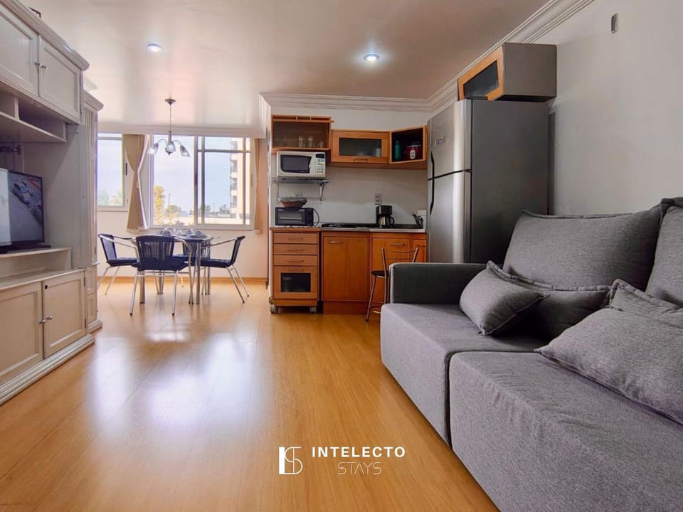 Communal lounge/ TV room, TV and multimedia, Kitchen or kitchenette, Living room, Seating area, Dining area, oven, stove