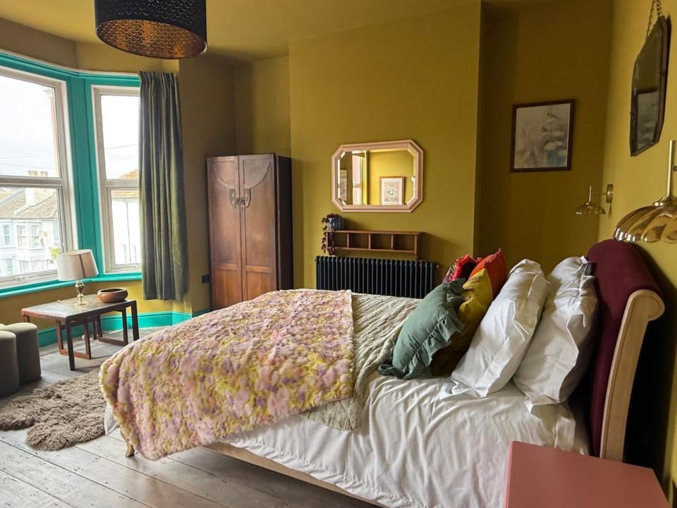 Bed, Photo of the whole room, Bedroom, wardrobe