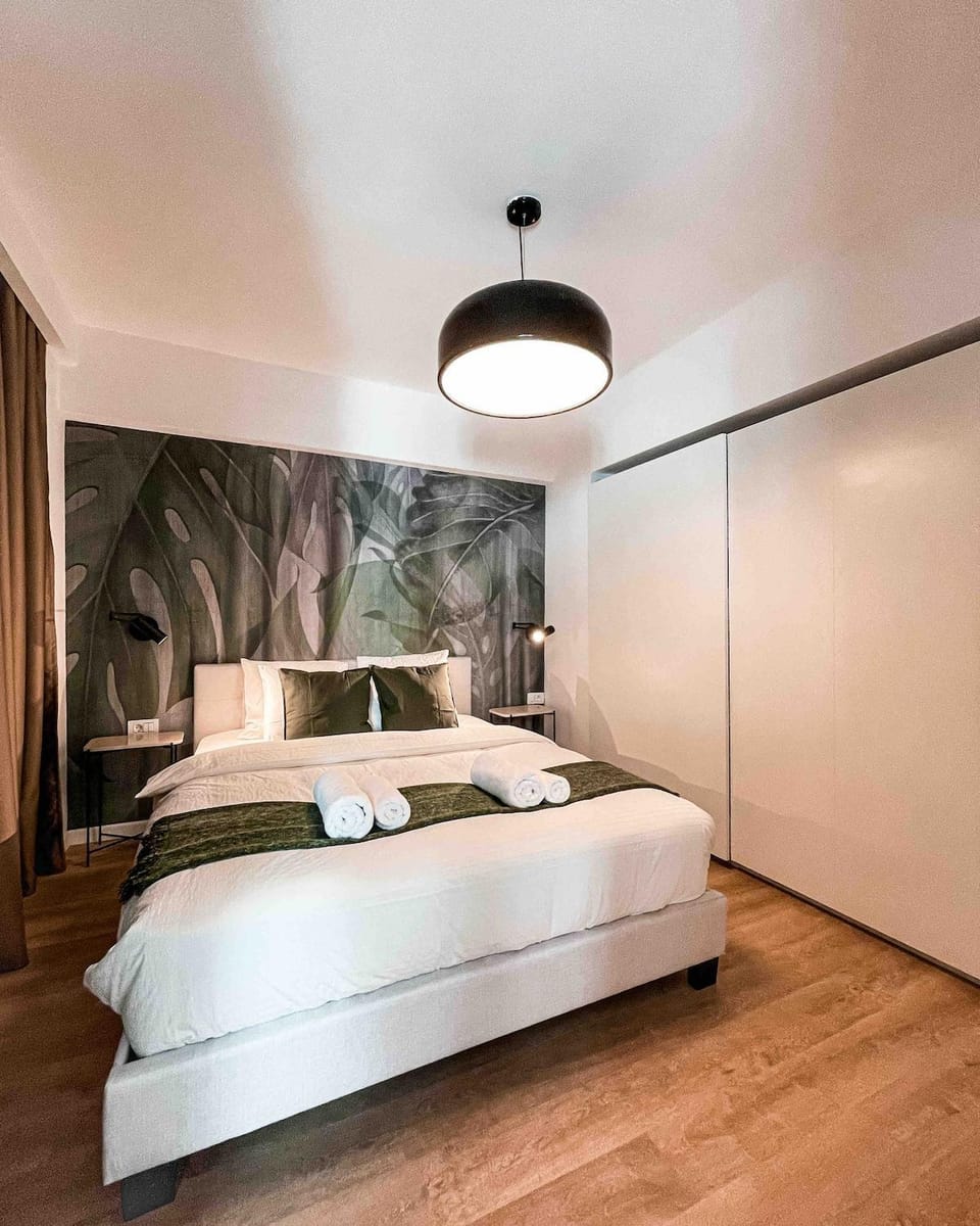 Urban Raw next to Calea Victoriei and The Old Town Apartment in Bucharest