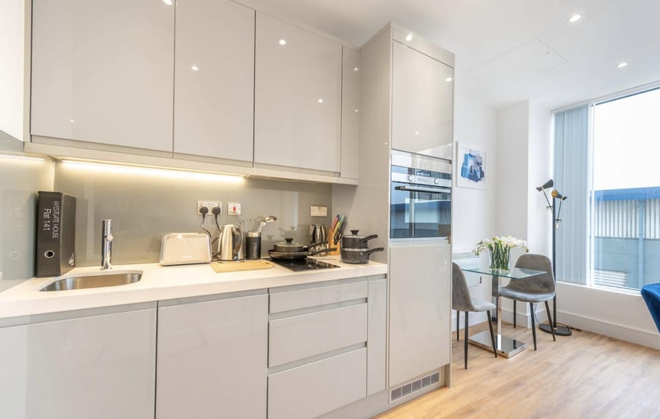 Apartment with Gym, Cinema & Concierge Apartment in London Borough of Ealing