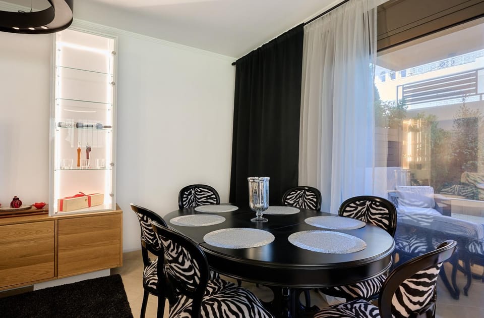 Living room, Seating area, Dining area