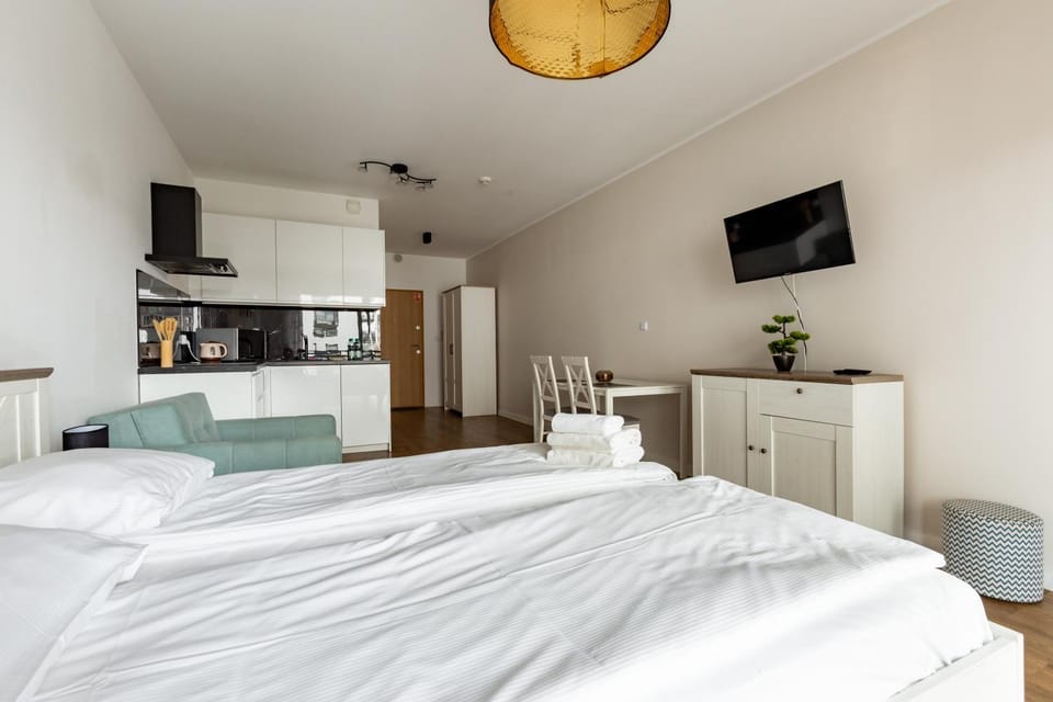 Bed, TV and multimedia, Kitchen or kitchenette, Photo of the whole room, Bedroom