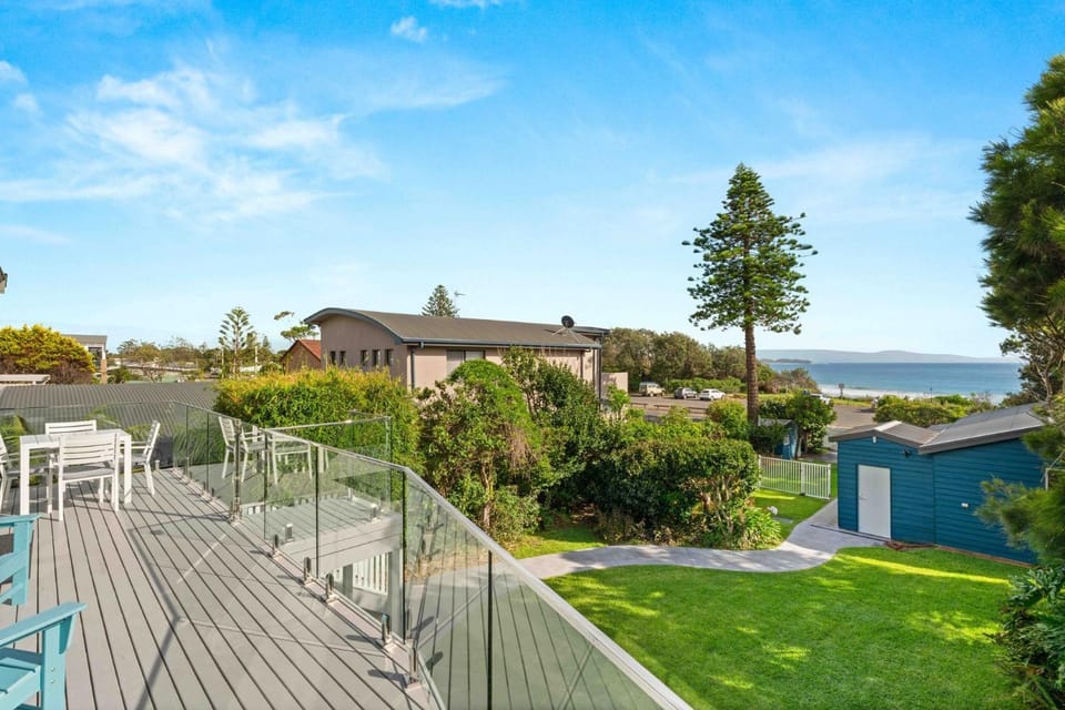 4 Bedroom Pet Friendly Home - 150m to Culburra Beach - Book 3 Nights, Pay for 2 until 24 September 2026 House in Culburra Beach