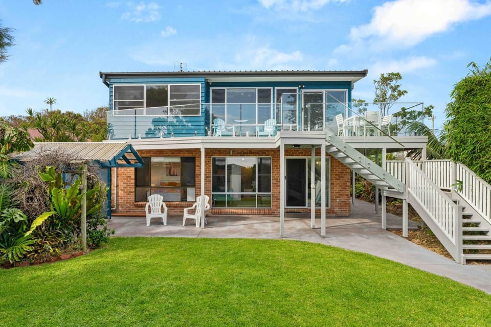 4 Bedroom Pet Friendly Home - 150m to Culburra Beach - Book 3 Nights, Pay for 2 until 24 September 2026 House in Culburra Beach