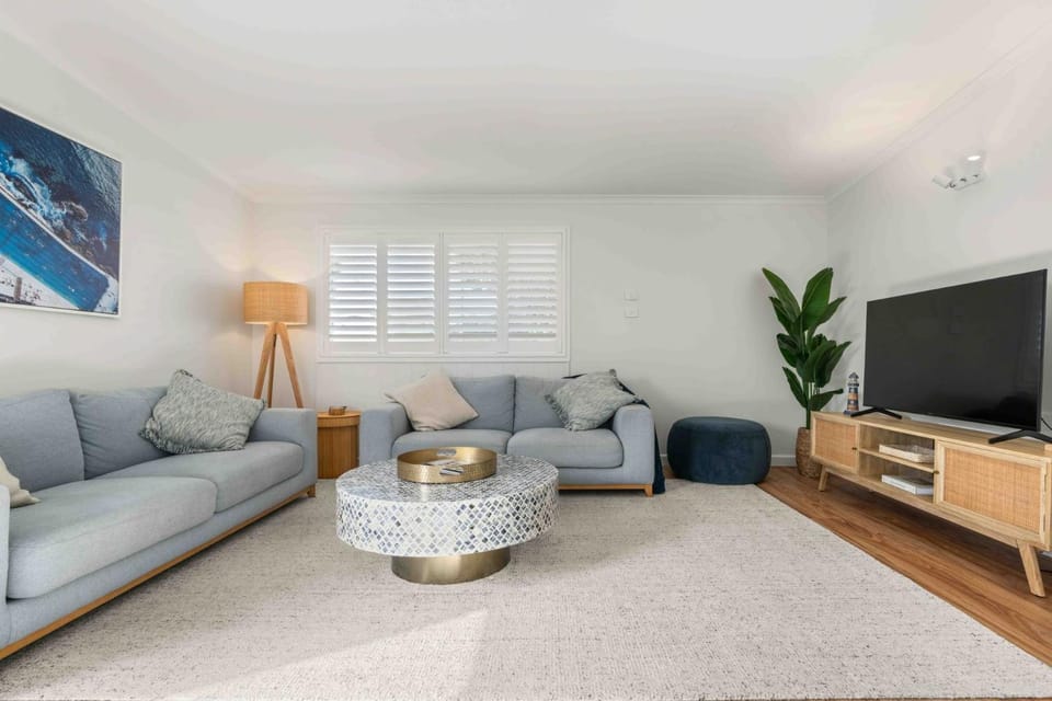 4 Bedroom Pet Friendly Home - 150m to Culburra Beach - Book 3 Nights, Pay for 2 until 24 September 2026 House in Culburra Beach