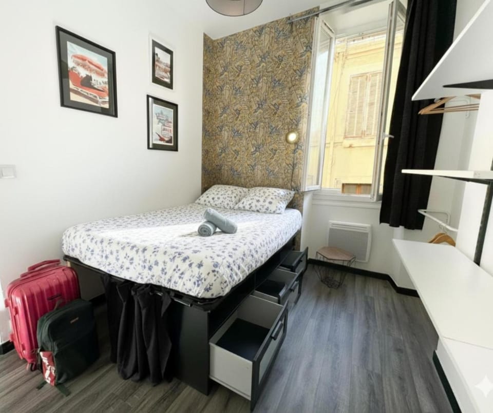 Bed, Photo of the whole room, Bedroom, Inner courtyard view, internet, storage, towels