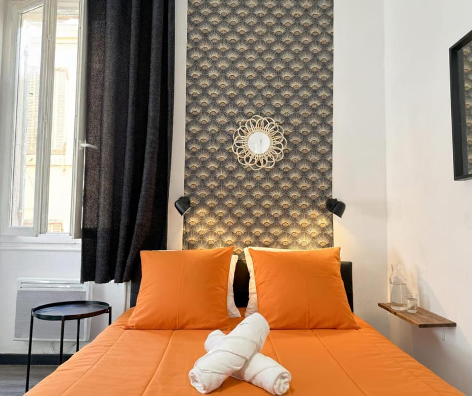 Bed, Photo of the whole room, Bedroom, Family, internet, storage, towels