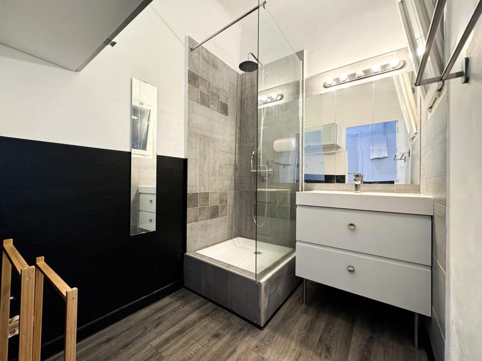 Shower, Bathroom, Family, hair dryier, towels