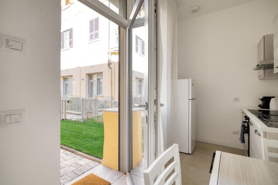 Patio, Garden, Kitchen or kitchenette, Dining area, oven