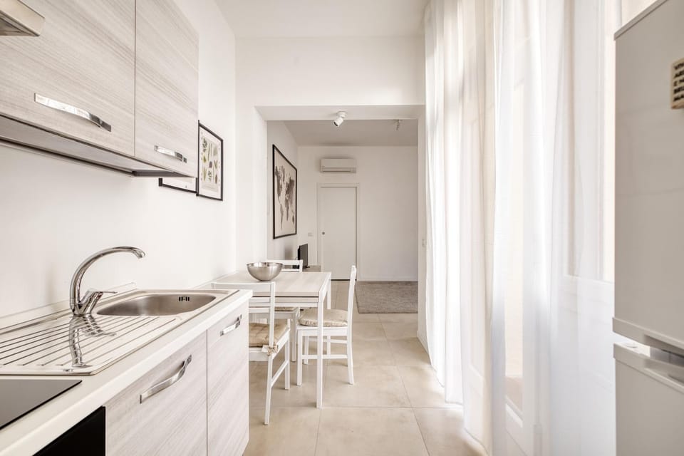Kitchen or kitchenette, Dining area, stove