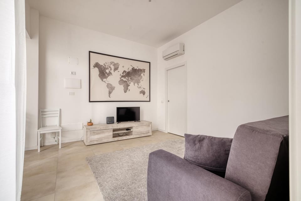 TV and multimedia, Living room, Seating area, air conditioner
