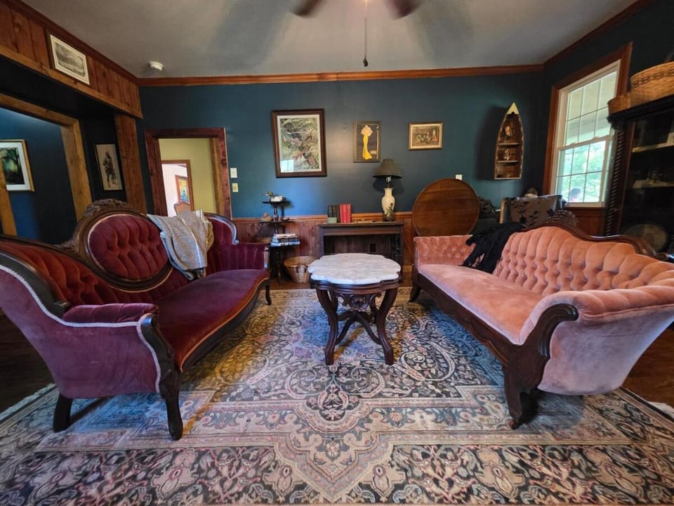 The Green Duck Lodge at Fort Landing in Alligator House in North Carolina