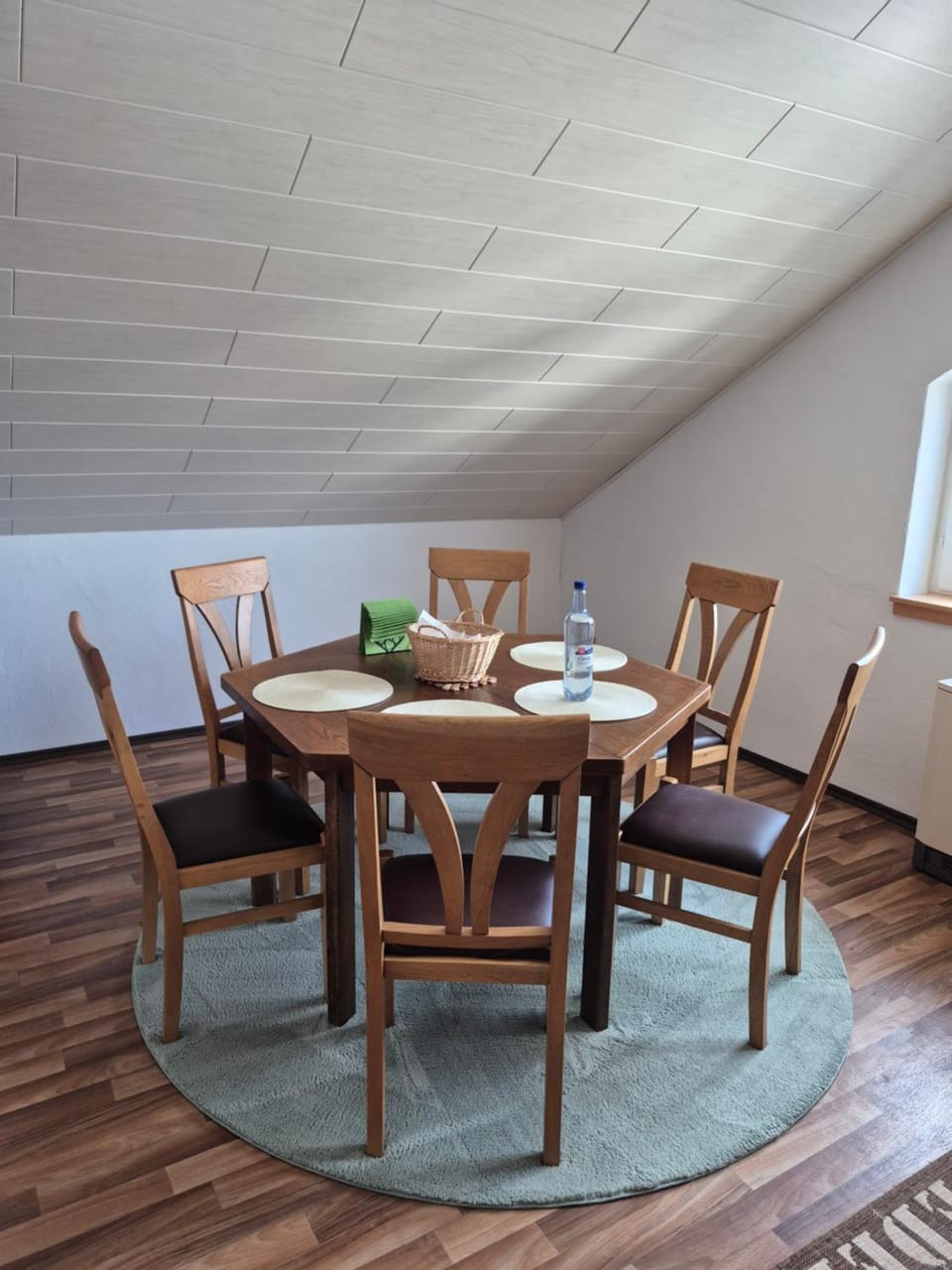 Seating area, Dining area