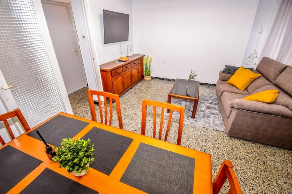 TV and multimedia, Living room, Seating area, Dining area, Evening entertainment