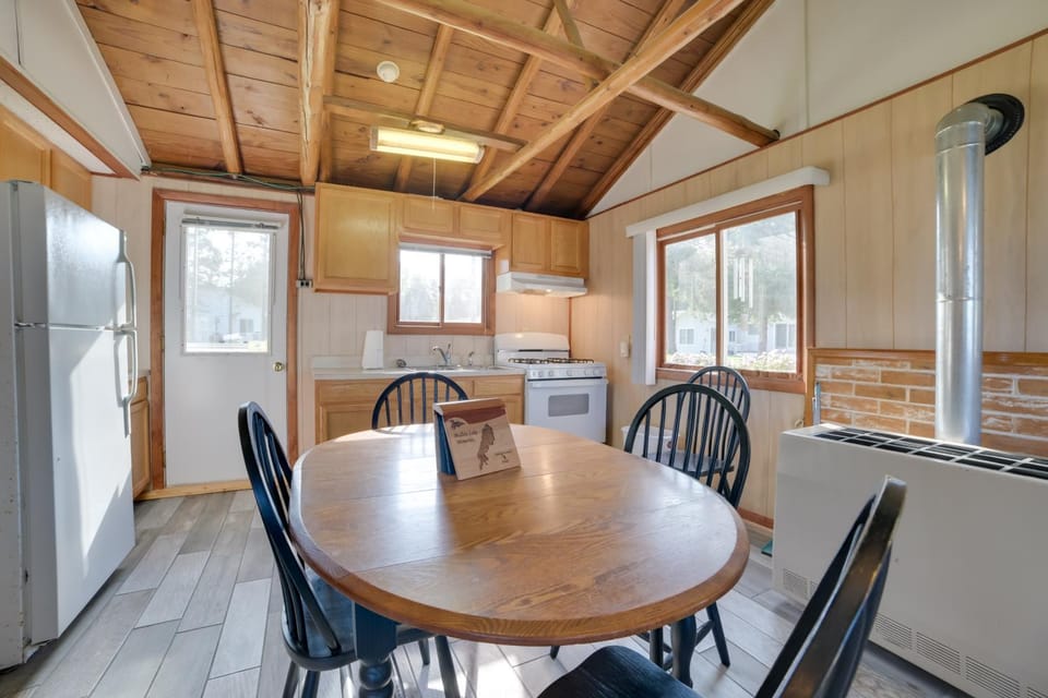 Pet Friendly Lake Cabin: Private Dock + Fire Pit! Cabin in Michigan
