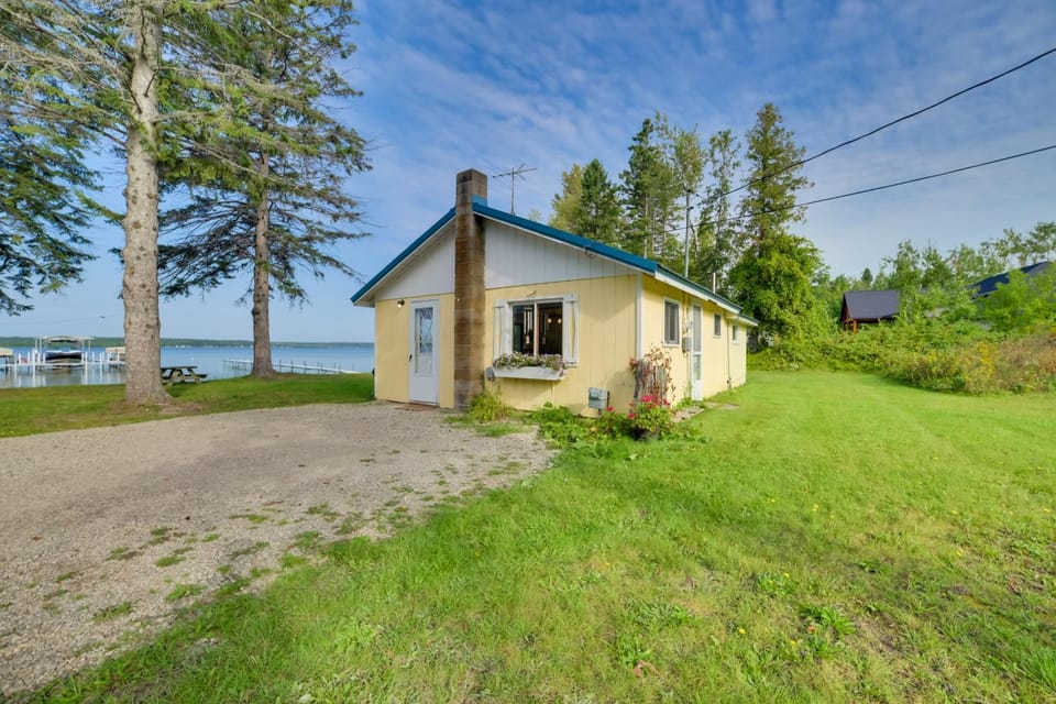 Pet Friendly Lake Cabin: Private Dock + Fire Pit! Cabin in Michigan