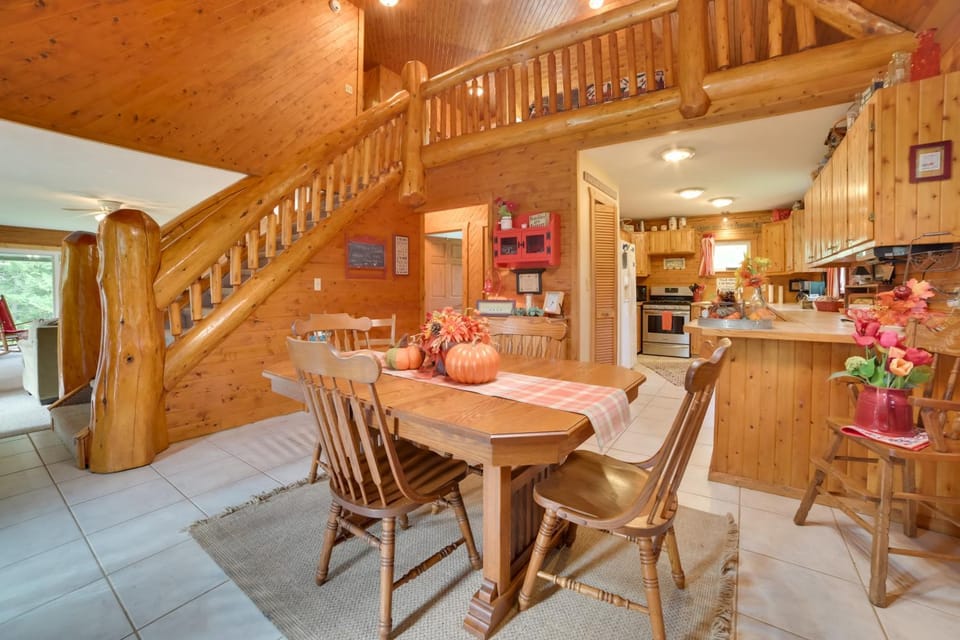 Boat Friendly Mullett Lake Home 3 Mi to Marina House in Michigan
