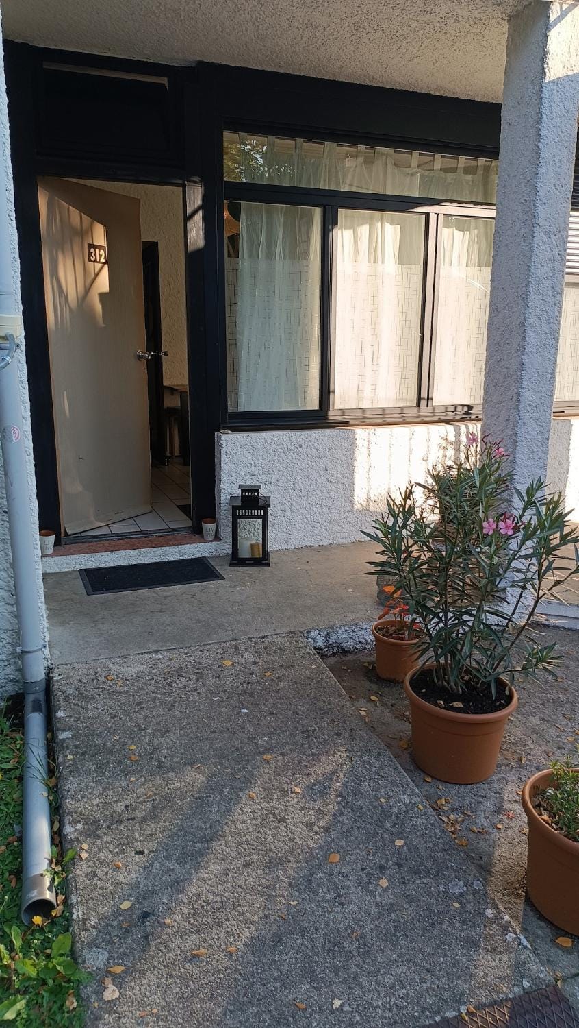 Le WORLD, studio 3 minutes from Futuroscope Apartment in Nouvelle-Aquitaine
