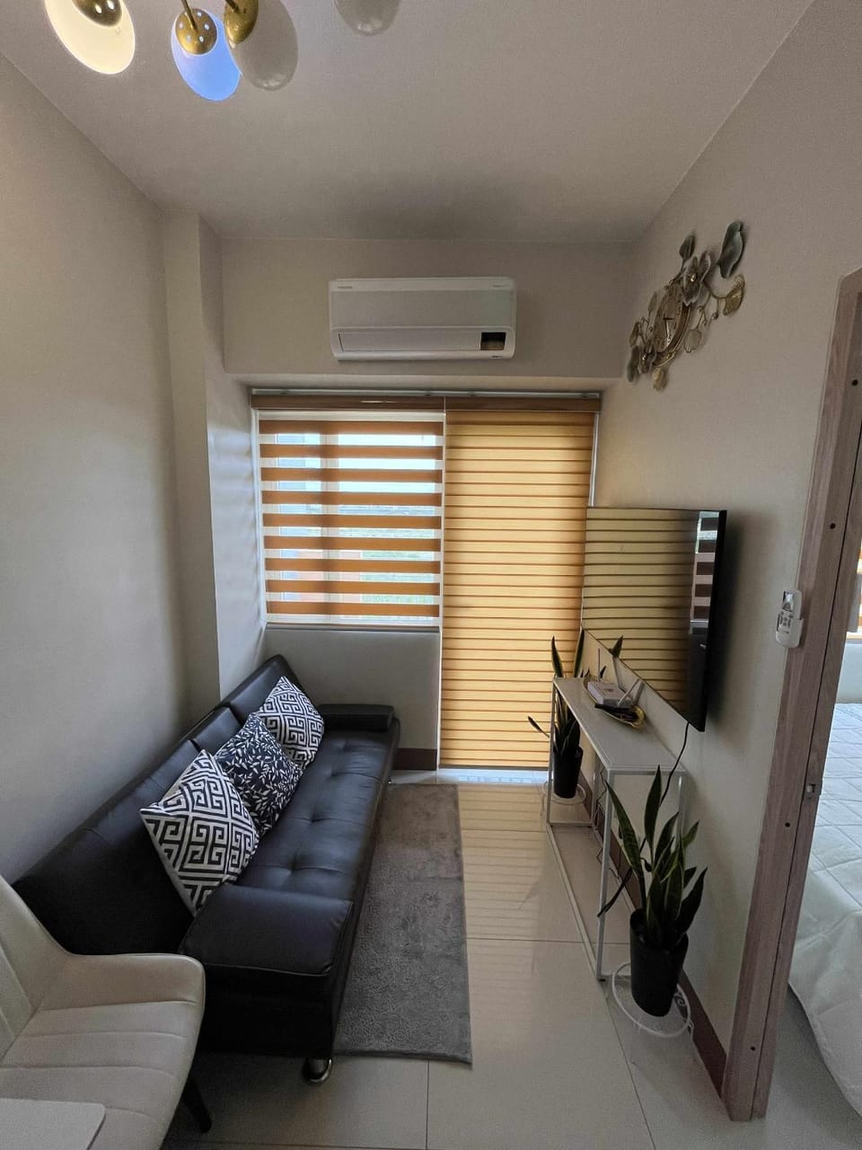 2 bedroom modern unit Apartment hotel in Las Pinas