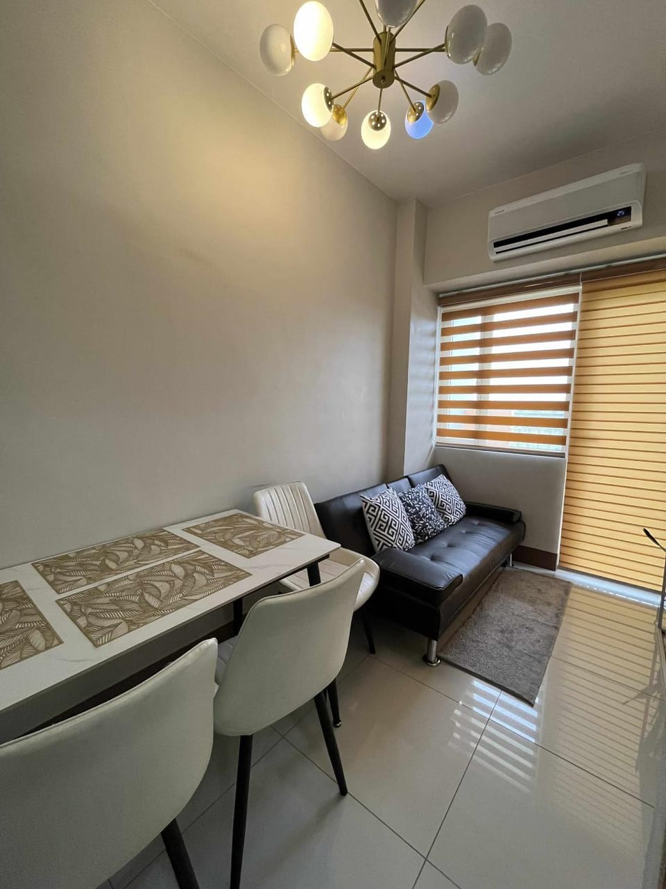 2 bedroom modern unit Apartment hotel in Las Pinas