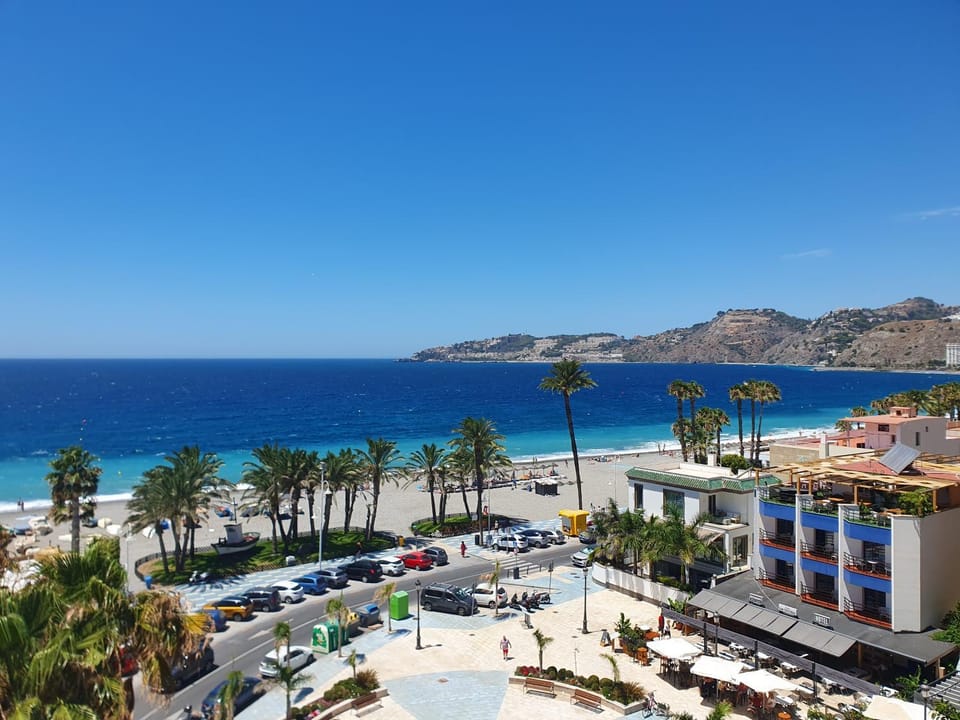 Property building, Day, Neighbourhood, Beach, Mountain view, Sea view, Parking