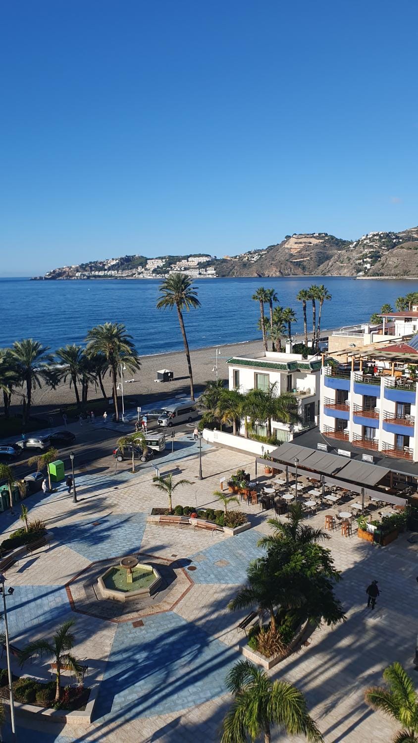 Property building, Day, Neighbourhood, Beach, Sea view, Location, Parking