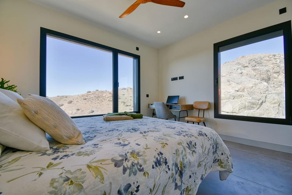 Bed, Bedroom, Mountain view