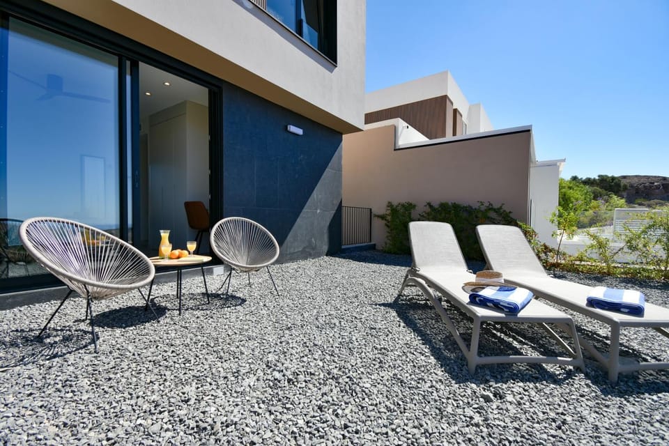 Property building, Patio, Day, sunbed