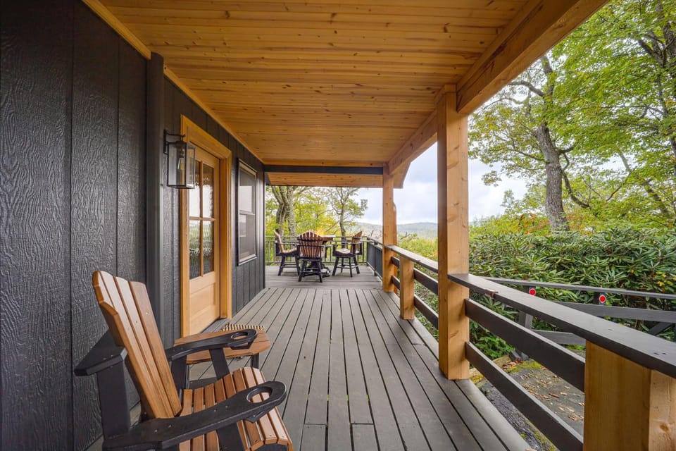 Chic Cabin! Epic Views of Grandfather Mountain Cabin in Watauga