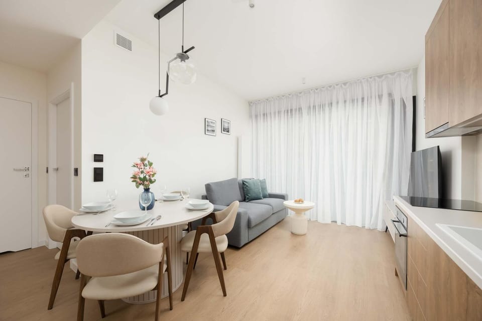 TV and multimedia, Kitchen or kitchenette, Living room, Seating area, Dining area