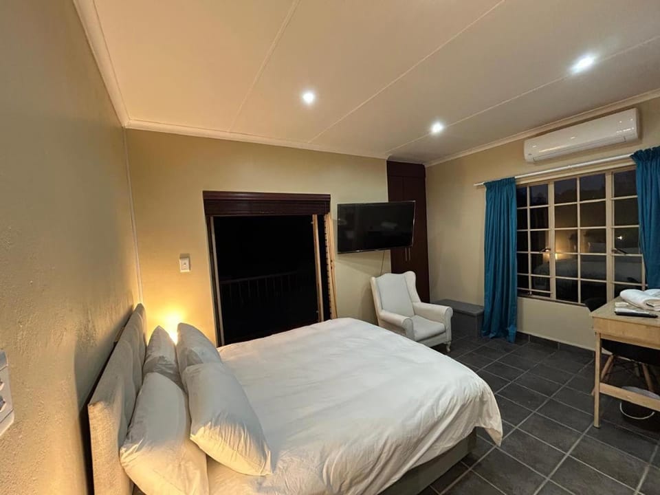 Bed, TV and multimedia, Balcony/Terrace, Bedroom, air conditioner