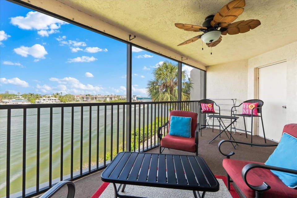 Book Me Baby! Bayview Beauty at Siesta Key Apartment in Siesta Key