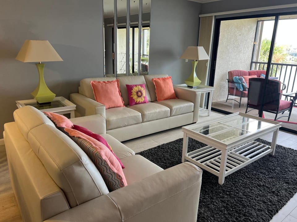 Book Me Baby! Bayview Beauty at Siesta Key Apartment in Siesta Key