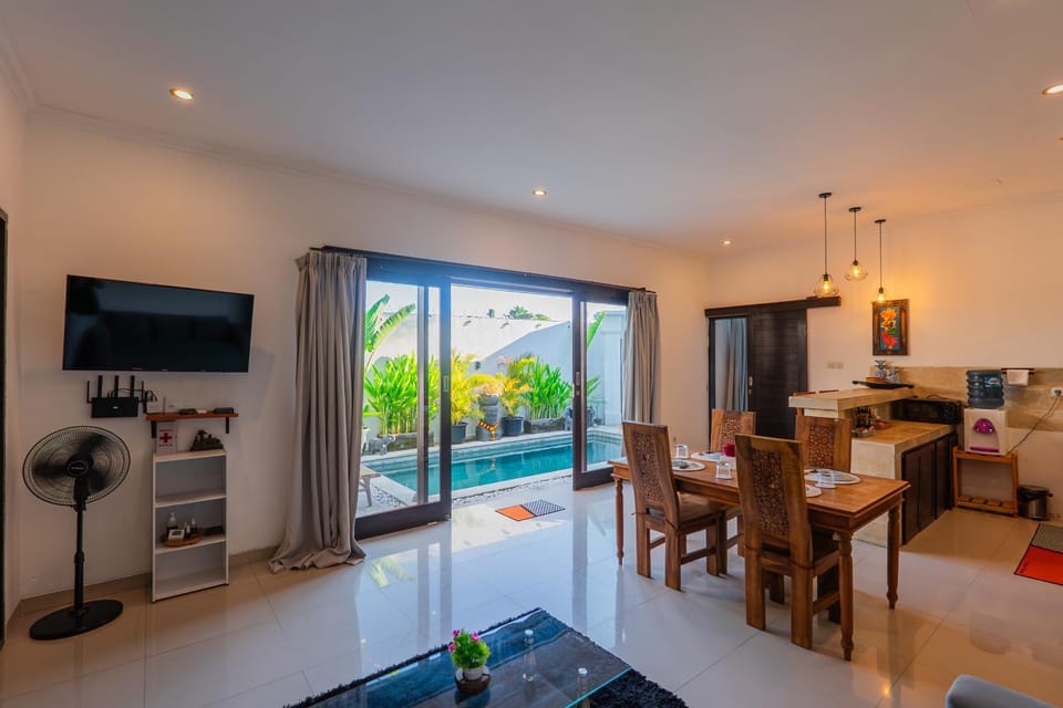 Dining area, kitchen