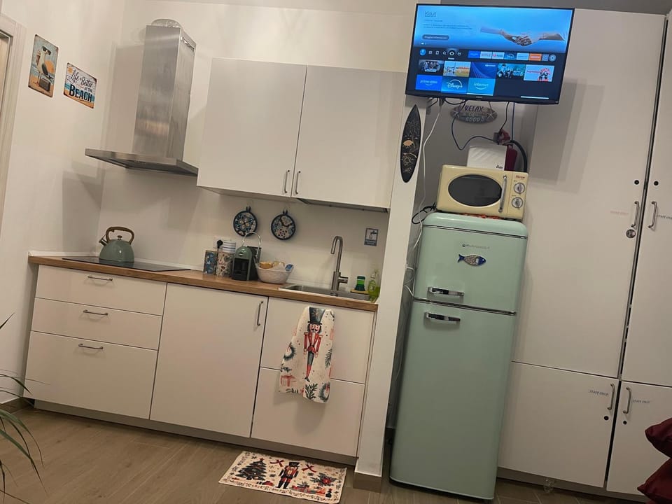Kitchen or kitchenette, kitchen