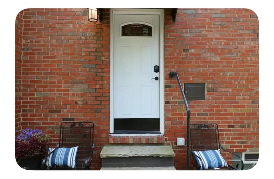 Shaker Heights Apartment near Cleveland Clinic Apartment in Shaker Heights