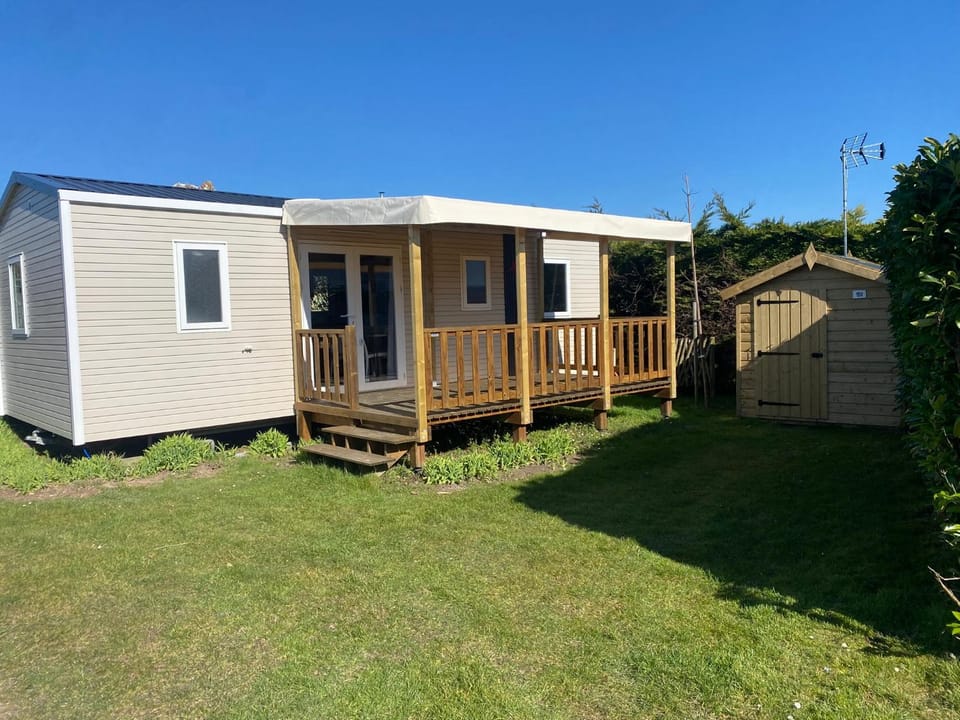 Property building, Patio, Garden, Garden view