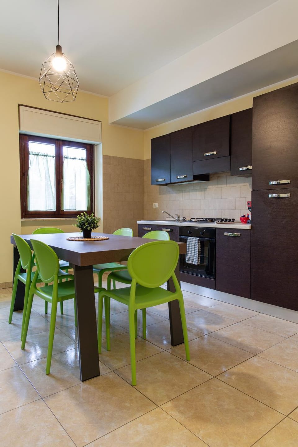 Kitchen or kitchenette, Dining area, stove