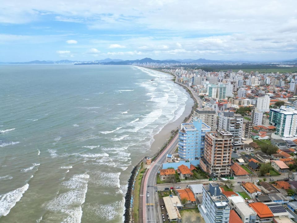 Apto c/ churrasqueira a 700m da praia MU3731 Apartment in Penha