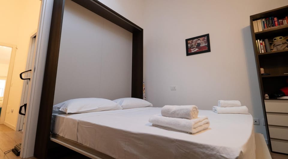 Bed, Photo of the whole room, Bedroom, towels