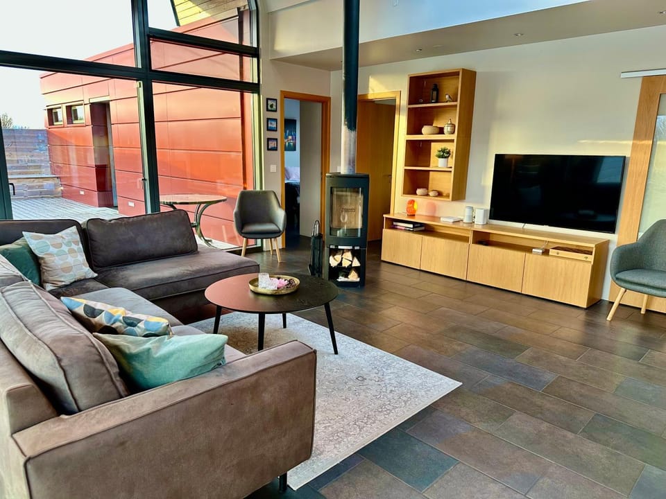 TV and multimedia, Living room, fireplace