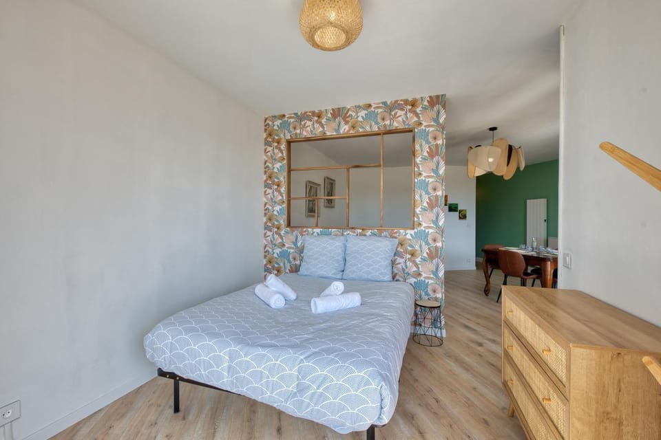 Bed, Bedroom