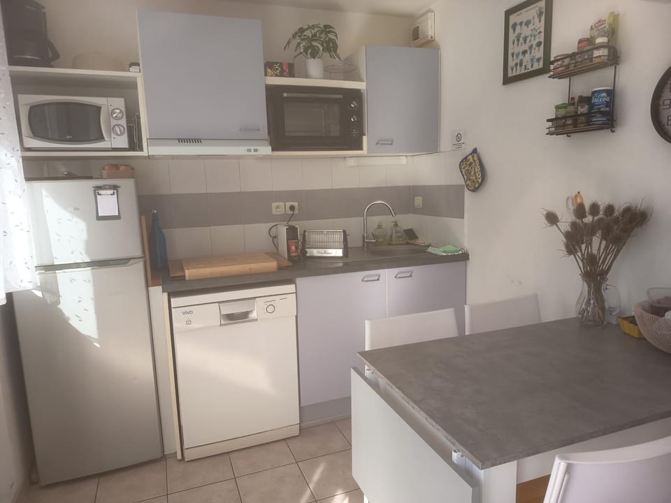 Kitchen or kitchenette, dishwasher, oven, stove, toaster